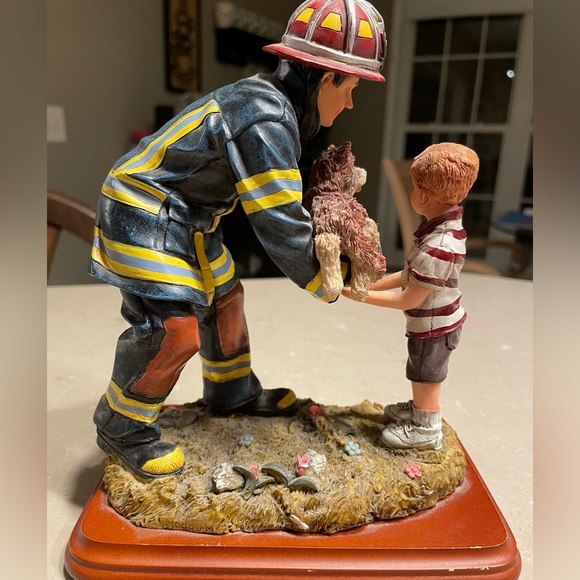 Vanmark 1998 Limited Edition Statue Red Hats Of Courage Firefighter RUFF RESCUE - Picture 3 of 9